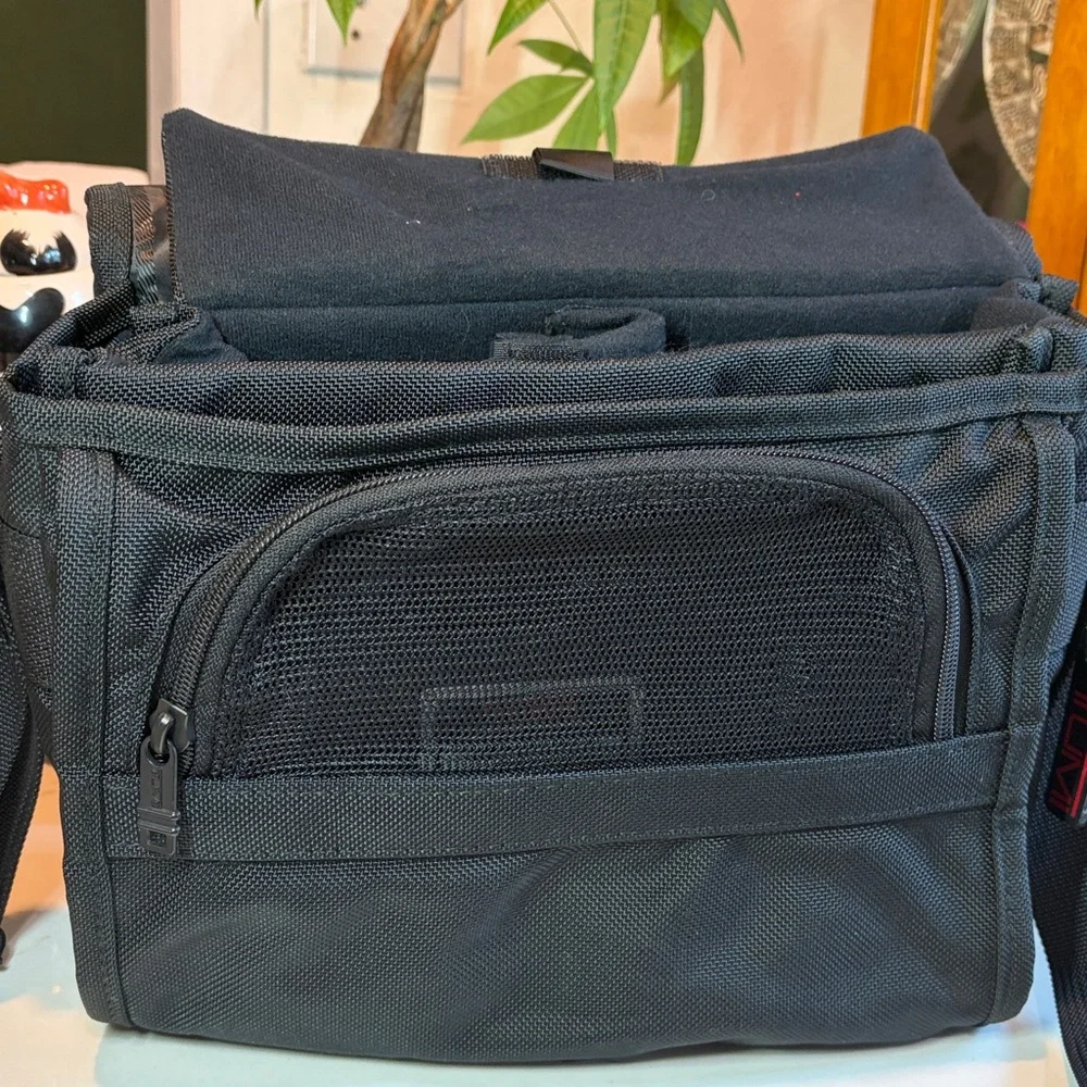 Tumi Ballistic Nylon Messenger Bag / with Camera inserts